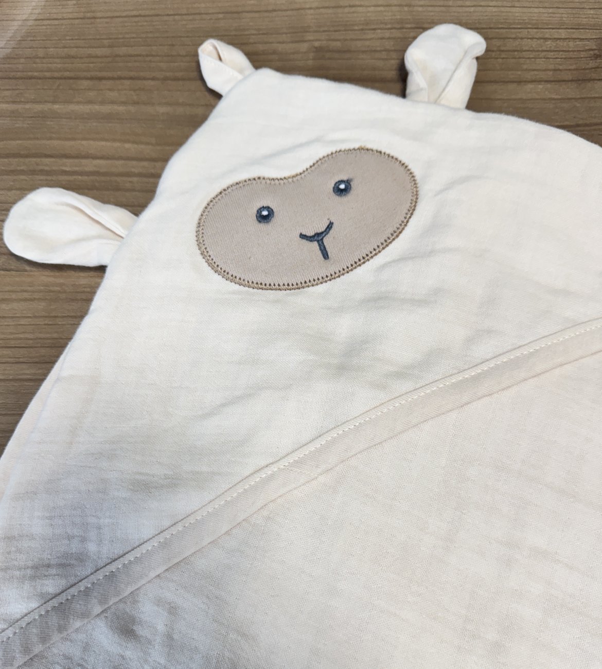 Lamb-design hooded baby muslin wrap